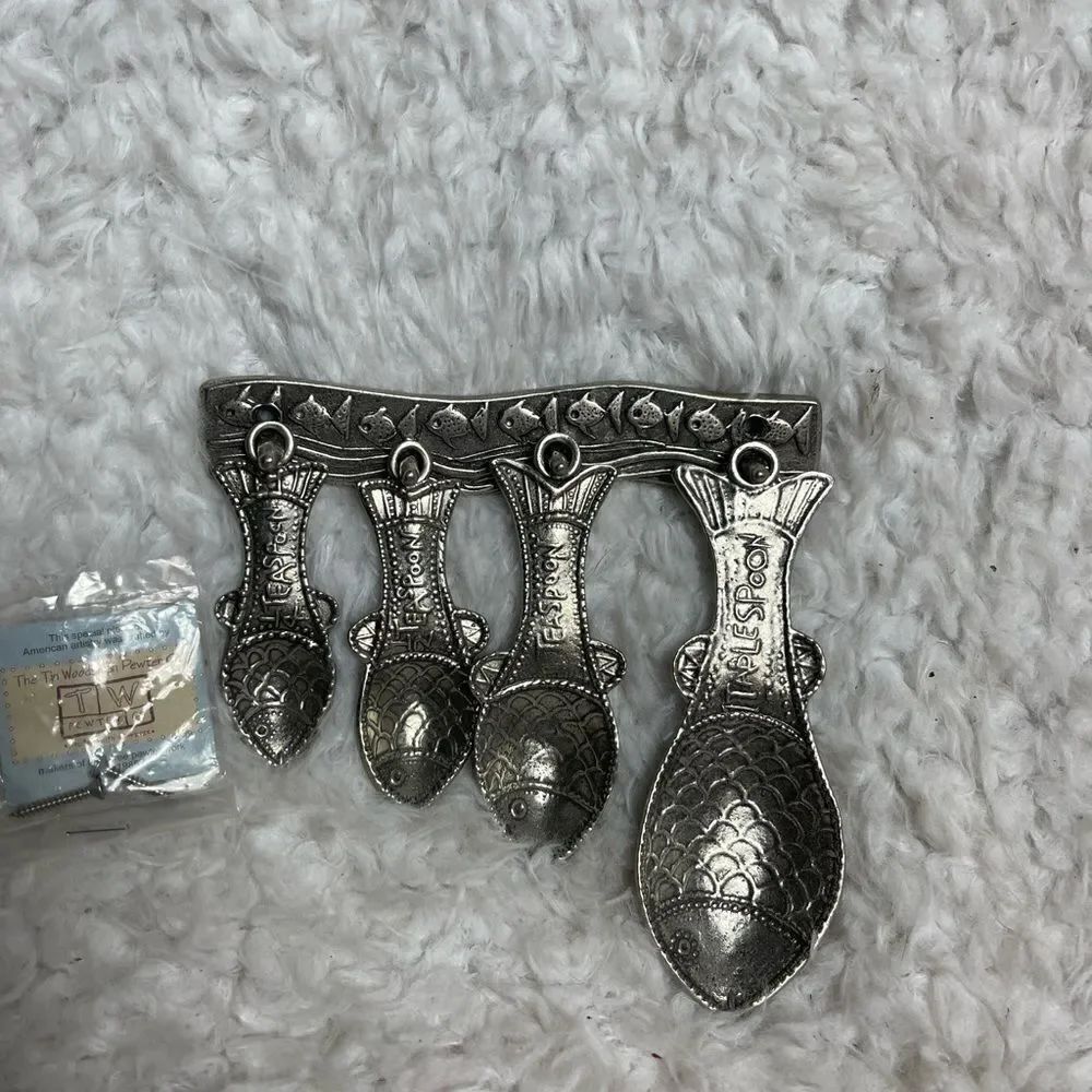 Vintage Tin Woodsman TWpewter set of four Fish measuring spoons with wall hanger